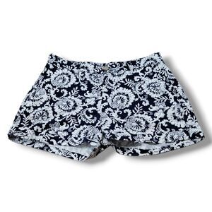 Gap Shorts Size 2 W31" x L4" Khakis By GAP Girlfriend 4 Inch Short Casual Floral